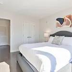 Modern Apt Downtown Seaport - Ben-807