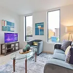 Gorgeous Apt Heart Of Downtown