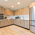Gorgeous Apt With Kitchen-Idl-451