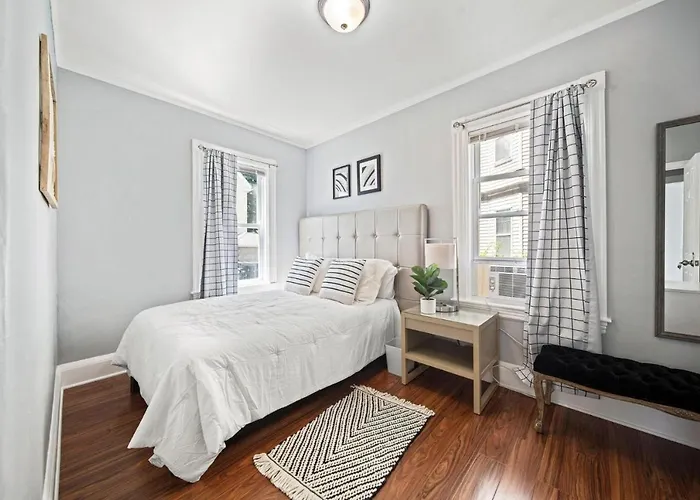 Cozy Up In 5Br Apt Near Charming Oak Square