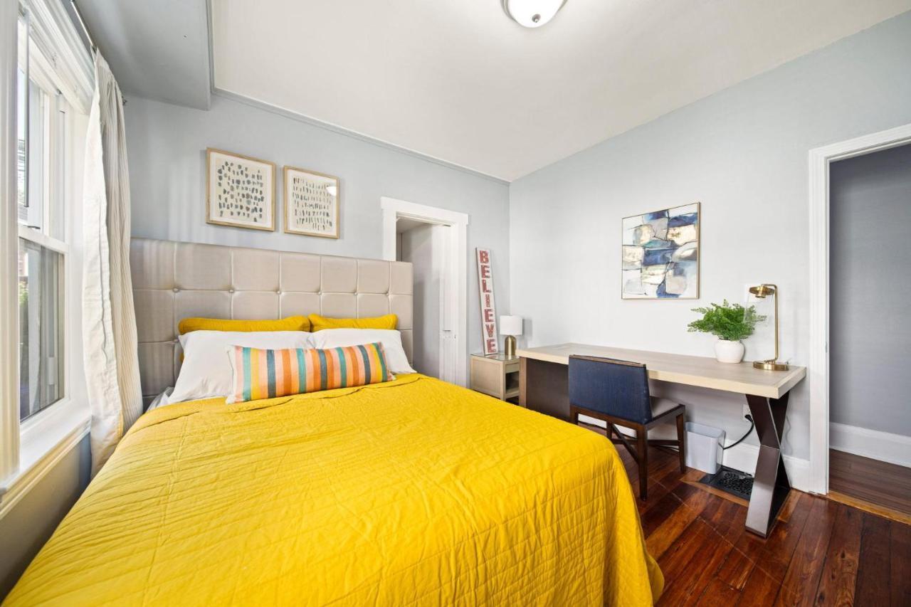 Cozy Up In 5br Near Charming Oak Square