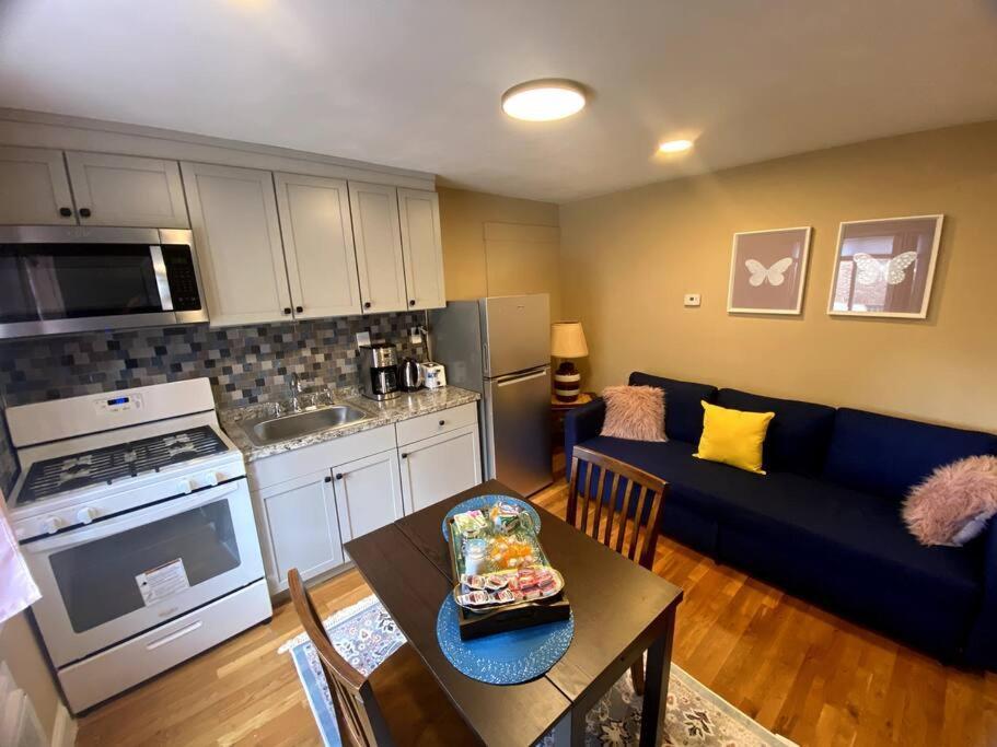 Apartment Cozy Getaway Apartment! Free Parking *