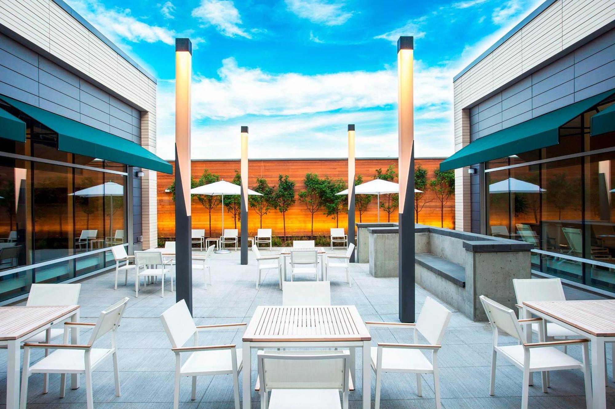 Element Seaport District 3* Boston