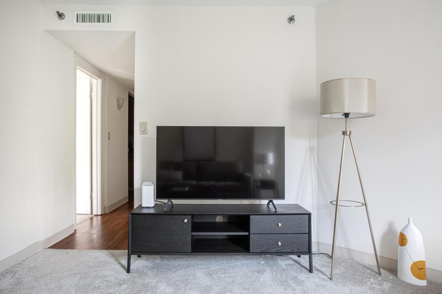 Back Bay 2br2b Steps From Prudential Center Bos-409