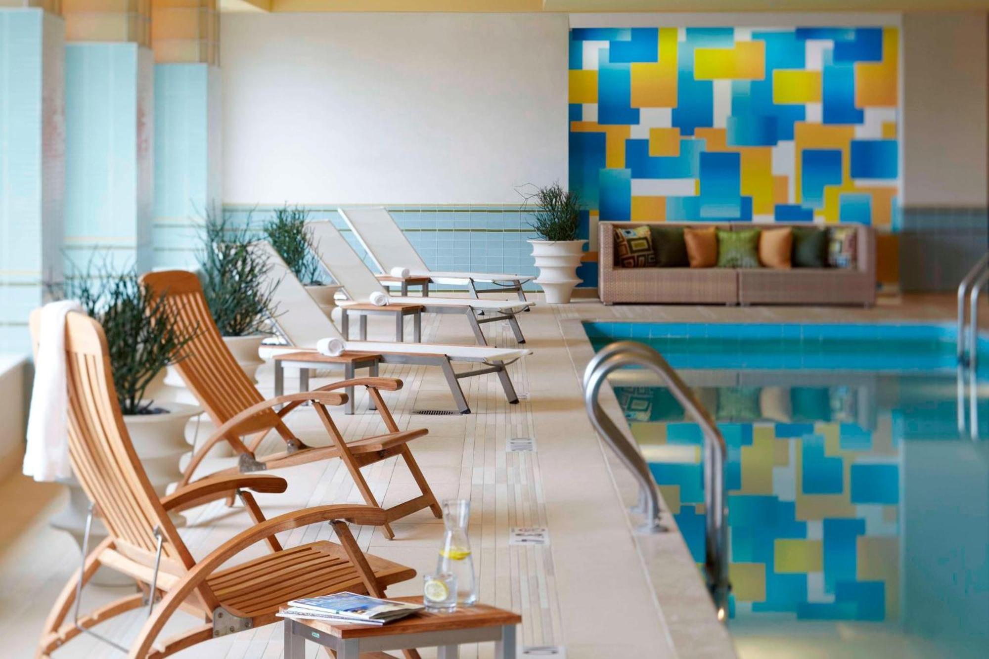 Renaissance Seaport District Hotel 4*