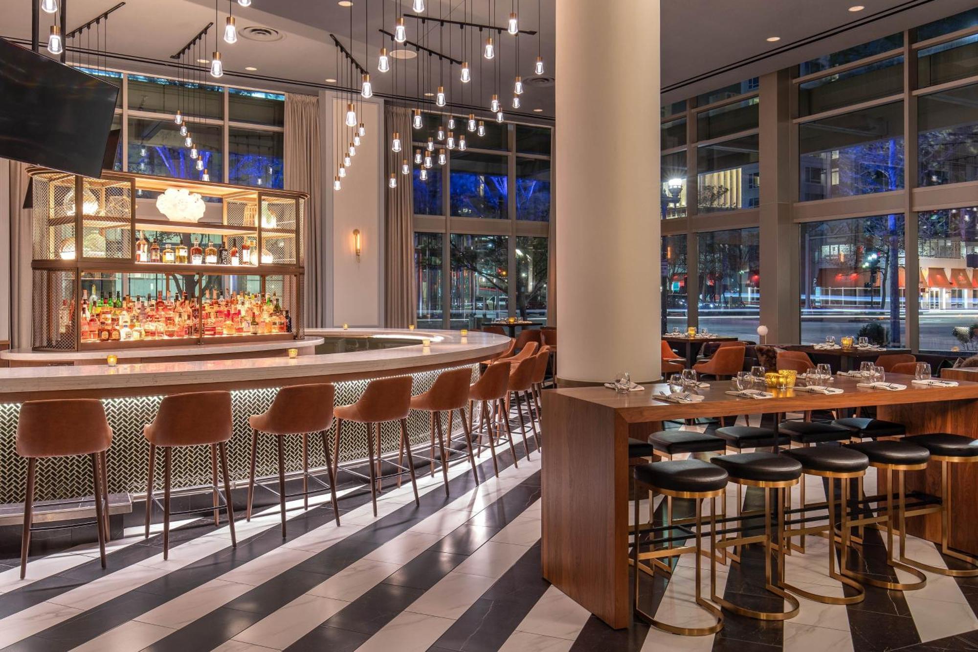 Hotel Renaissance Seaport District 4*
