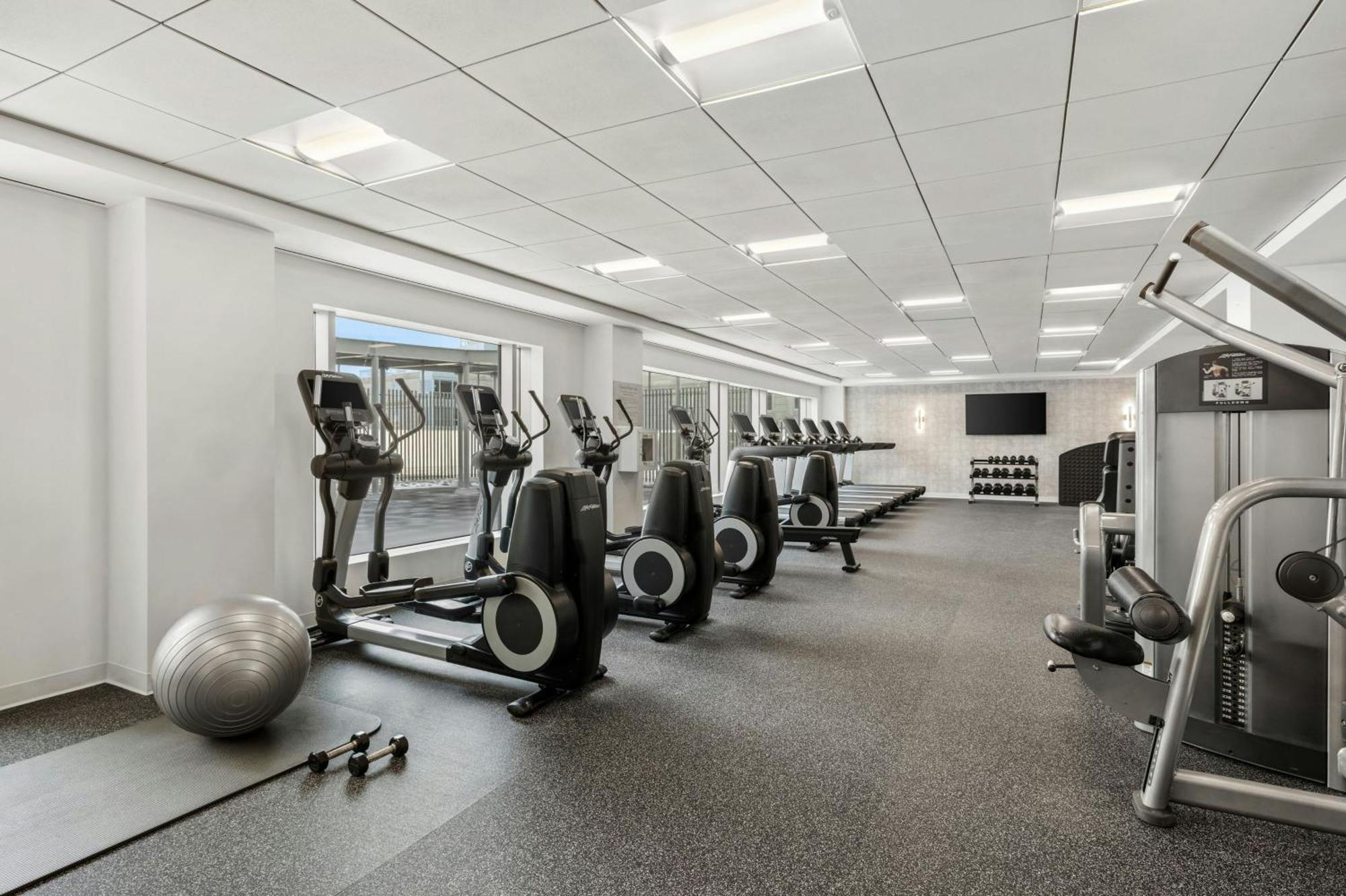 Renaissance Seaport District 4* Boston