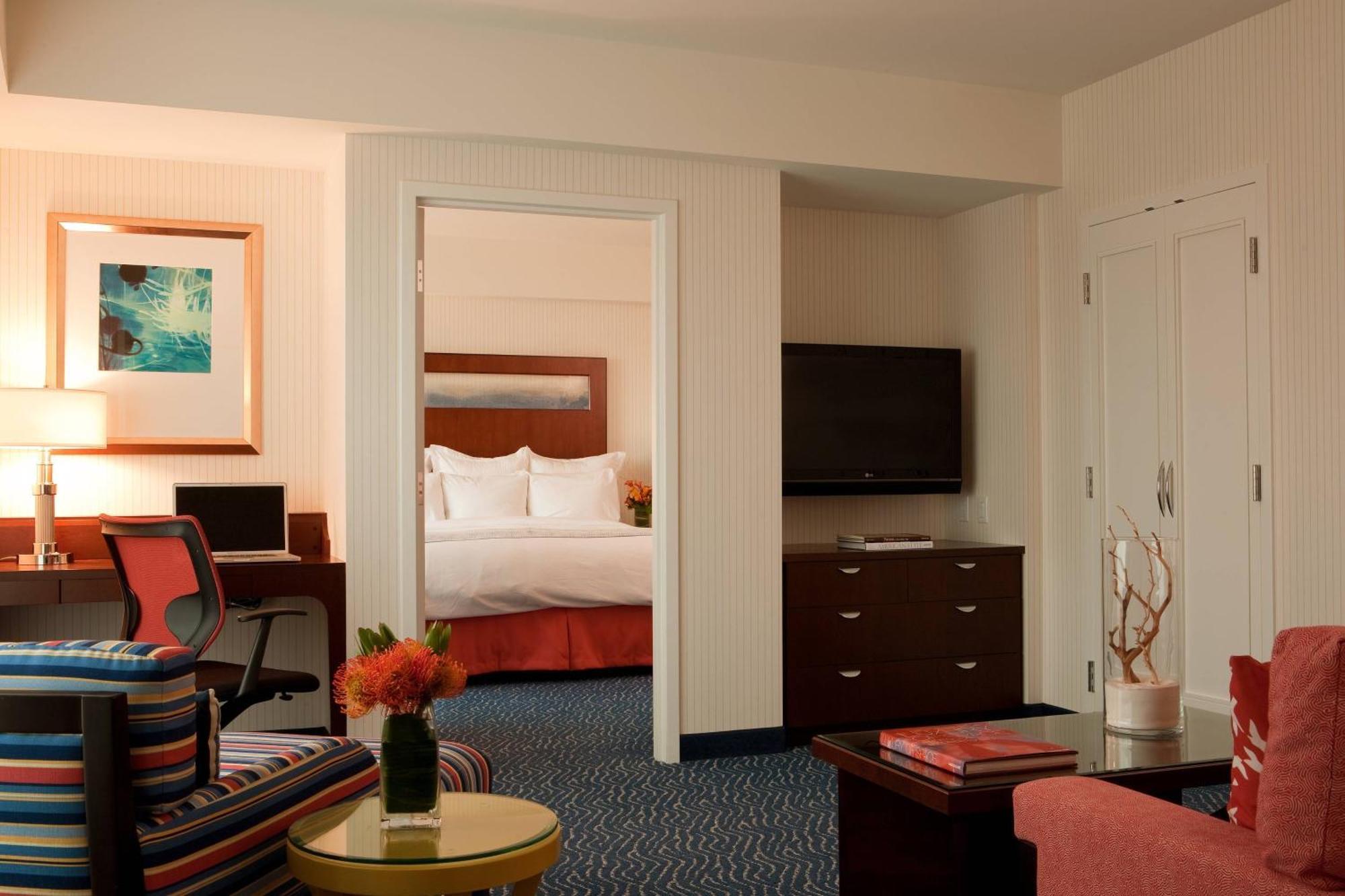 Hotel Renaissance Seaport District Boston