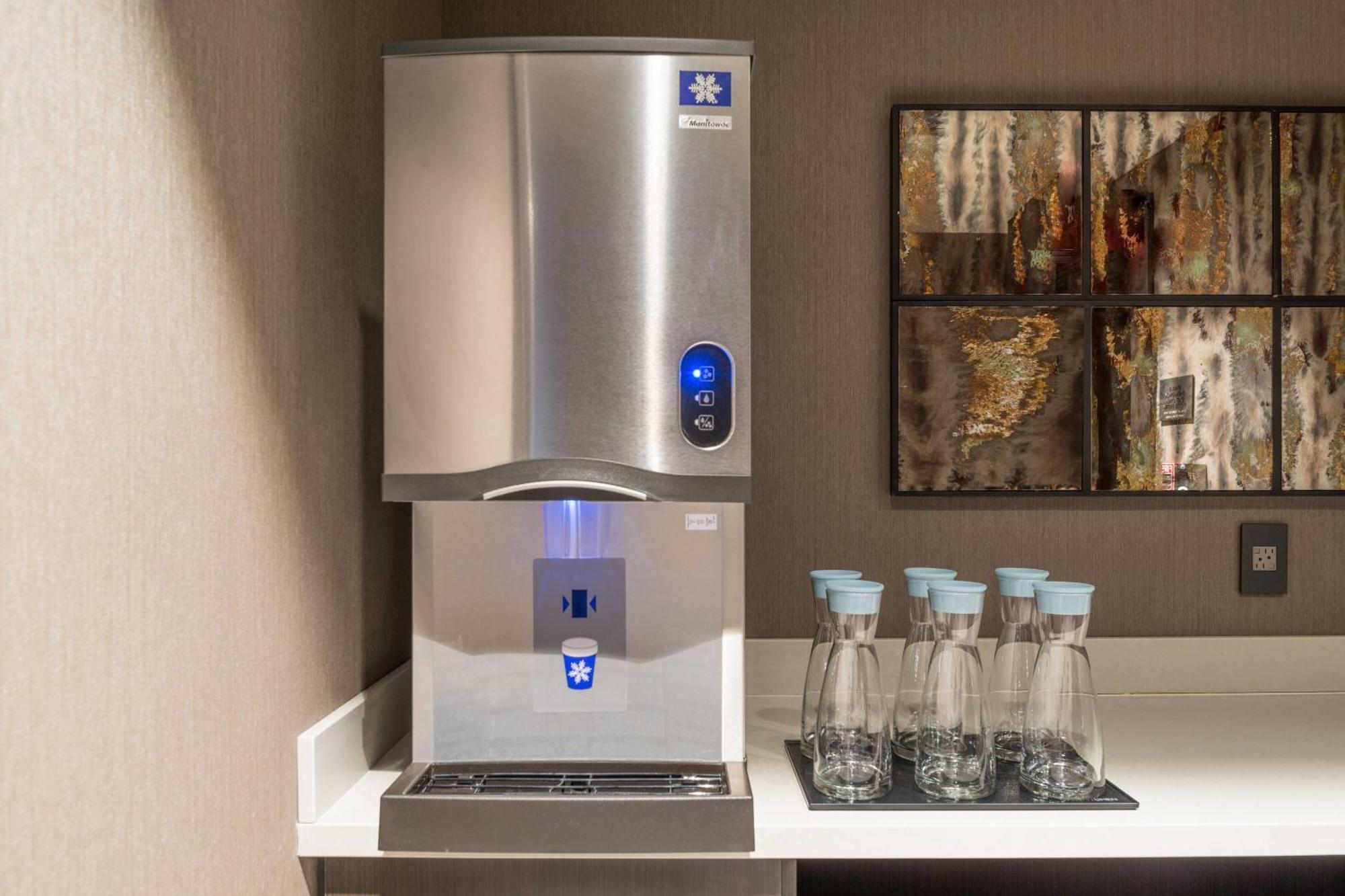 Hotel Ac By Marriott Cleveland Circle Boston