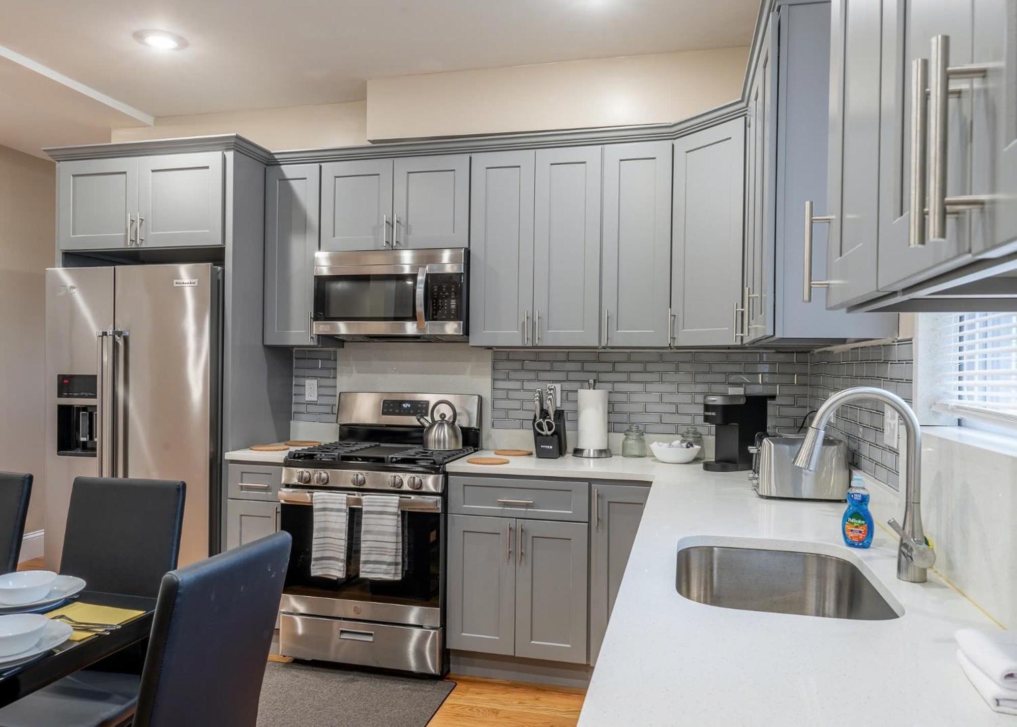 233-1 New! Spring Escape - Cozy Gem Apartment Boston