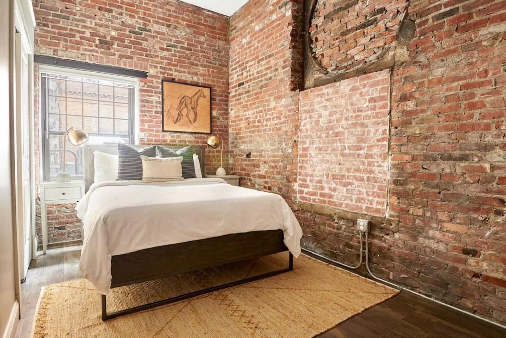 Keyless Monthly Discounts Fully Furnished 4br 2ba Loft Apartment *