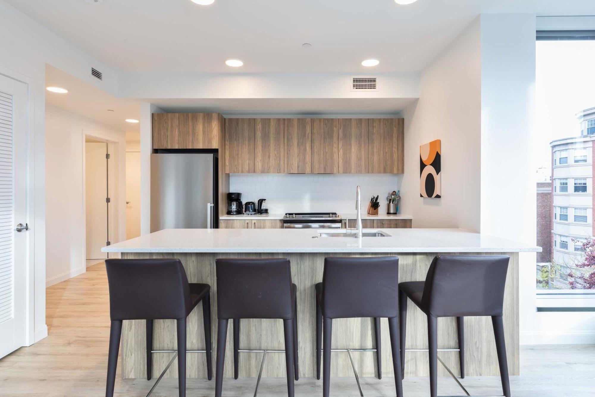 Spacious With Kitchen *