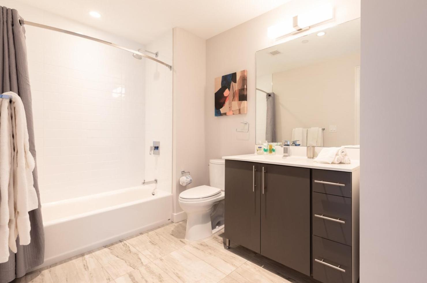 Modern Downtown Seaport - Ben-807