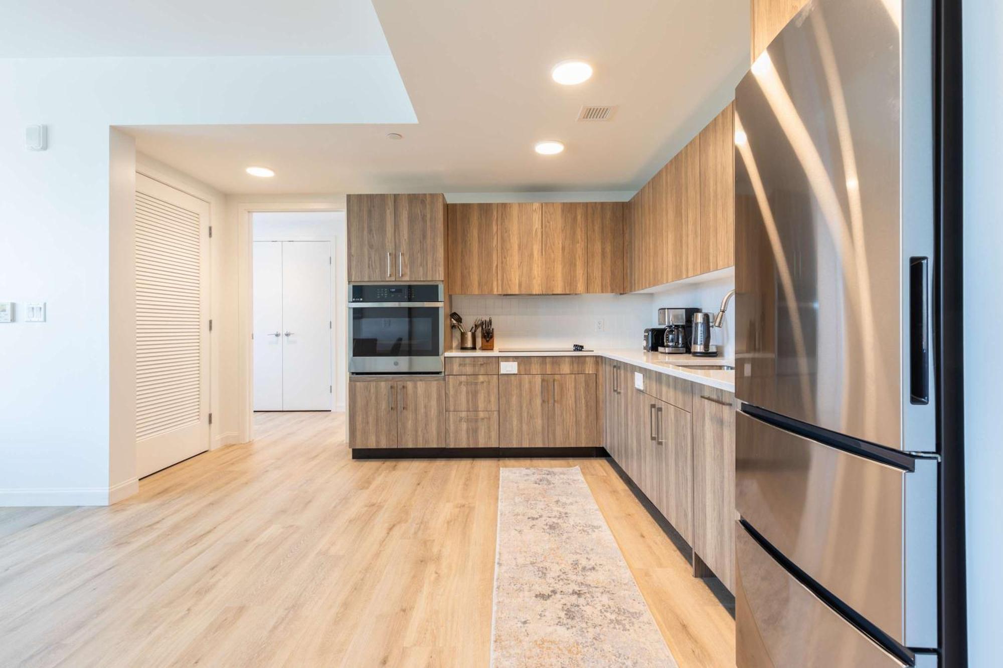 Gorgeous With Kitchen-idl-451