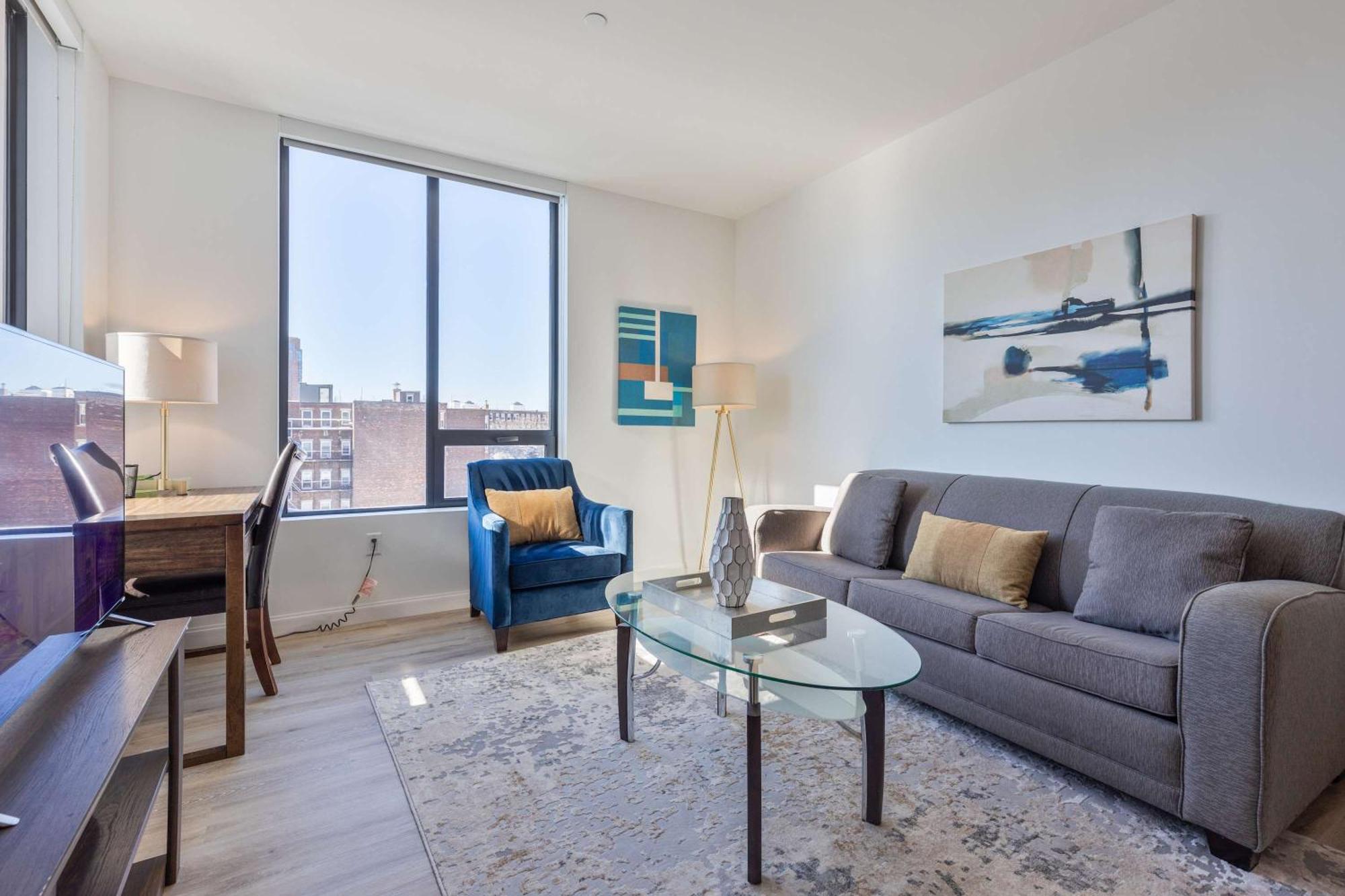 Apartment Gorgeous With Kitchen-idl-451 *
