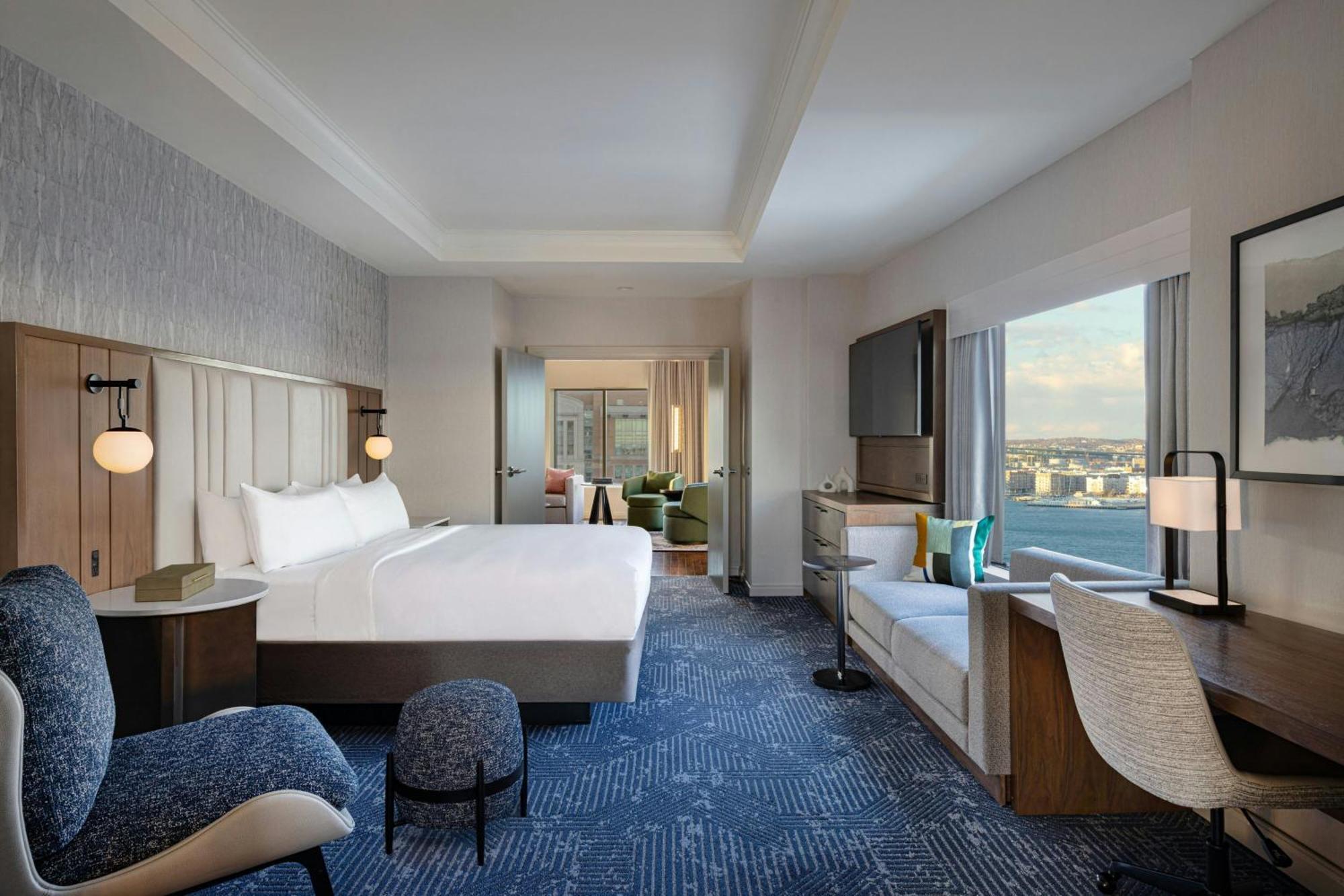 Renaissance Seaport District 4* Boston