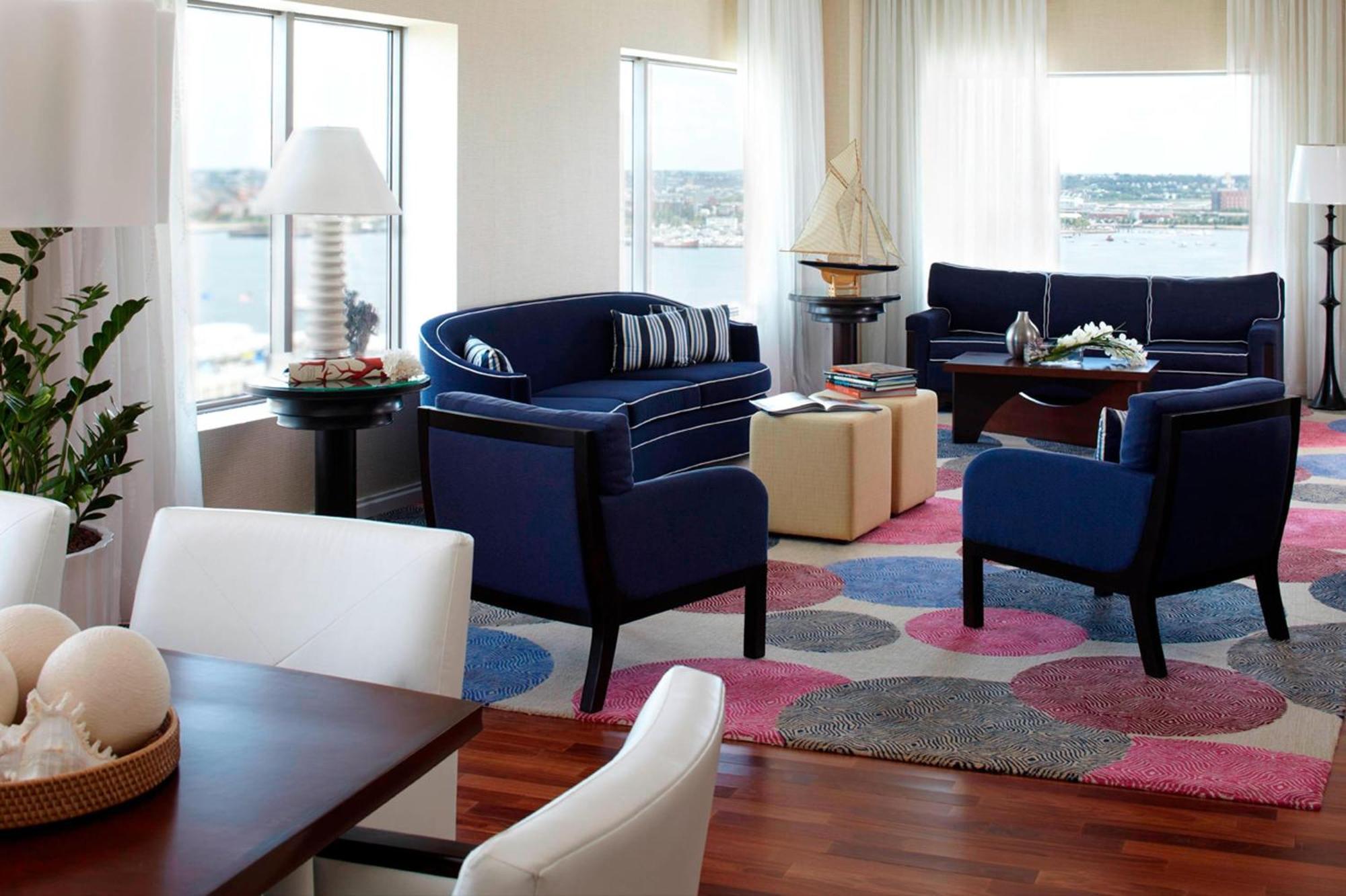 Hotel Renaissance Seaport District 4*