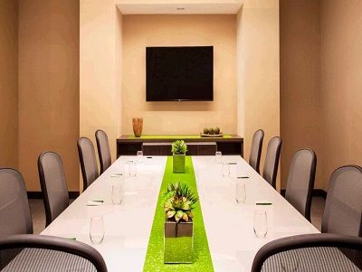 Element Seaport District Hotel 3*