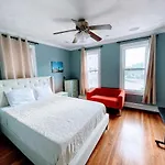 Luxury Executive Suite Harvard Allston 3 Bedrooms 2 Baths