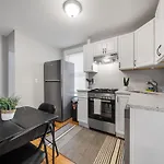 4Br1Bth South Boston Apt Perfect For Commutes