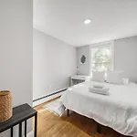 4Br1Bth South Boston Apt Perfect For Commutes