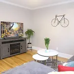 Renovated 4Br3Ba Escape - Near Public Transportation