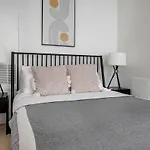 South Boston Studio W Wd Nr Red Line Bos-888