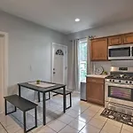 Astonishing 4Br Bright *Apt With Modern Amenities!