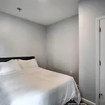 Astonishing 4Br Bright *Apt With Modern Amenities!