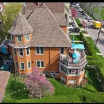 Beautiful Victorian House, Great Views, Free Parking