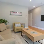 Sunny Convenient Home W/ Private Patio! Easy Walk To Everything!