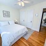 Spacious 3 Bed, In Unit Laundry, Central Air