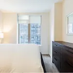 Chic Apt Seaport - Alx-715