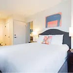 Chic Apt Seaport - Alx-715