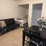 Brighton Apartment Sleeps 3 - Steps To Bus Line