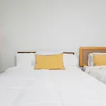 Back-Bay 2Br Condo W Roof Top Gym Parking