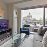 Modern Apartment Back Bay - 30-305