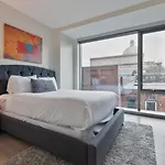 Modern Apartment Back Bay - 30-305
