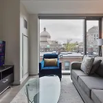 Modern Apartment Back Bay - 30-305