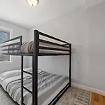 Modern Luxury Steps From Zoo & Golf Course