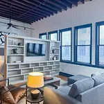 Urban Chic Retreat In Back Bay