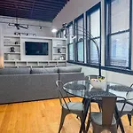 Urban Chic Retreat In Back Bay