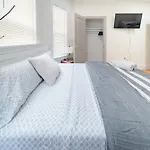 82 Newly Renovated, Luxury Apt In Boston