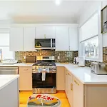 82 Newly Renovated, Luxury Apt In Boston