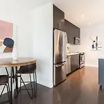 Modern Apt Downtown Seaport - Ben-807