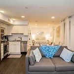 Renovated Studio, Steps To Mgh, Suffolk, Sleeps 4