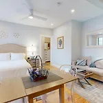 Sunny,Cozy,Near Bc,Bu,Boston,Mbta