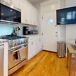 Sunny,Cozy,Near Bc,Bu,Boston,Mbta