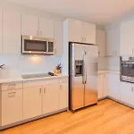 Luxury Apt In Seaport