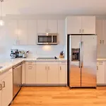 Luxury Apt In Seaport